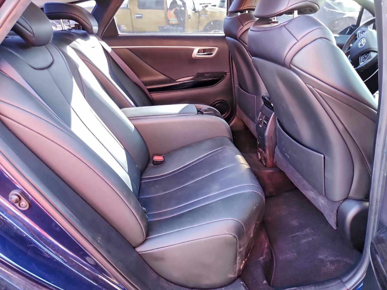2017 TOYOTA MIRAI photo 10