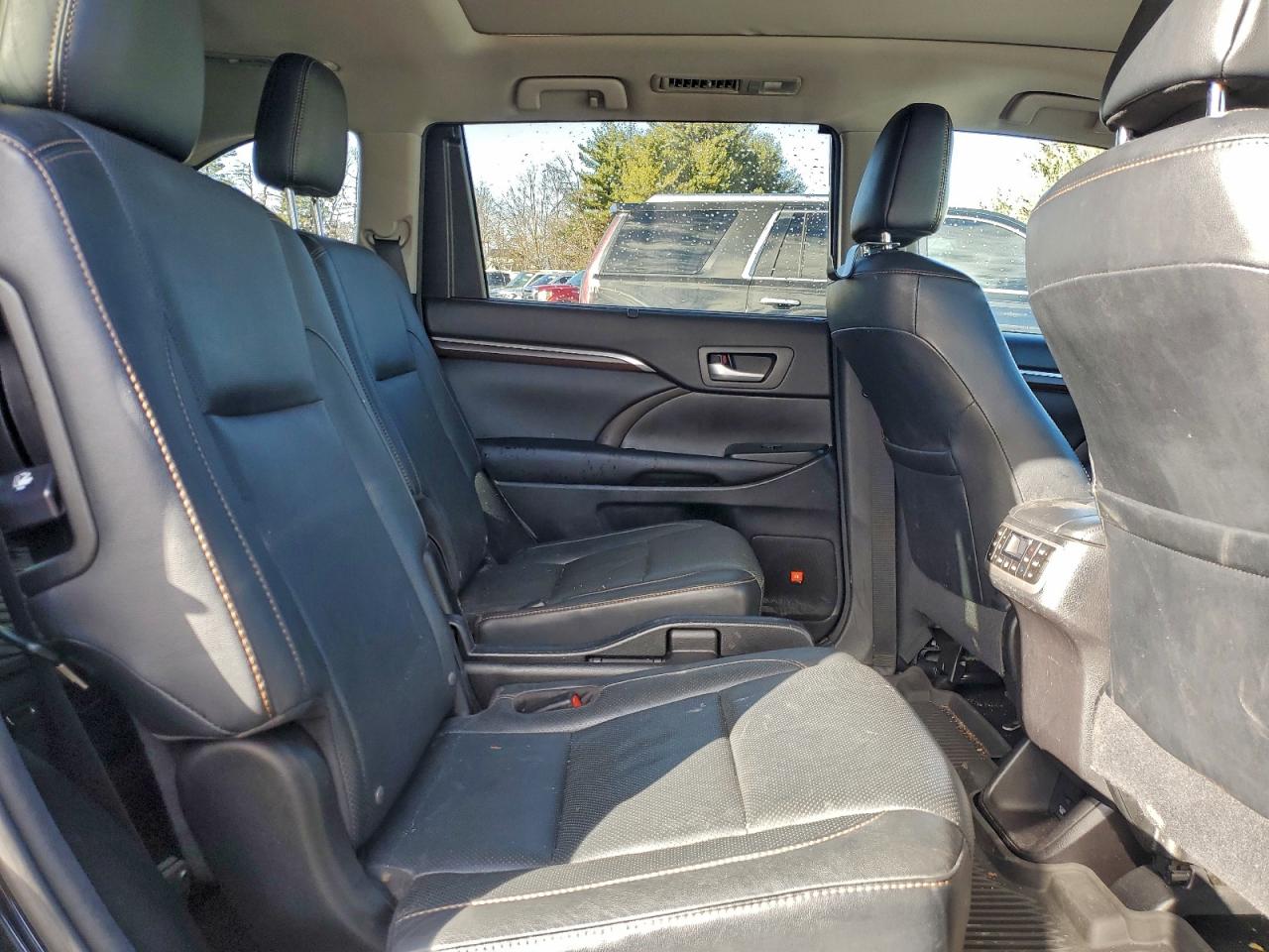 2016 TOYOTA HIGHLANDER LIMITED photo 11