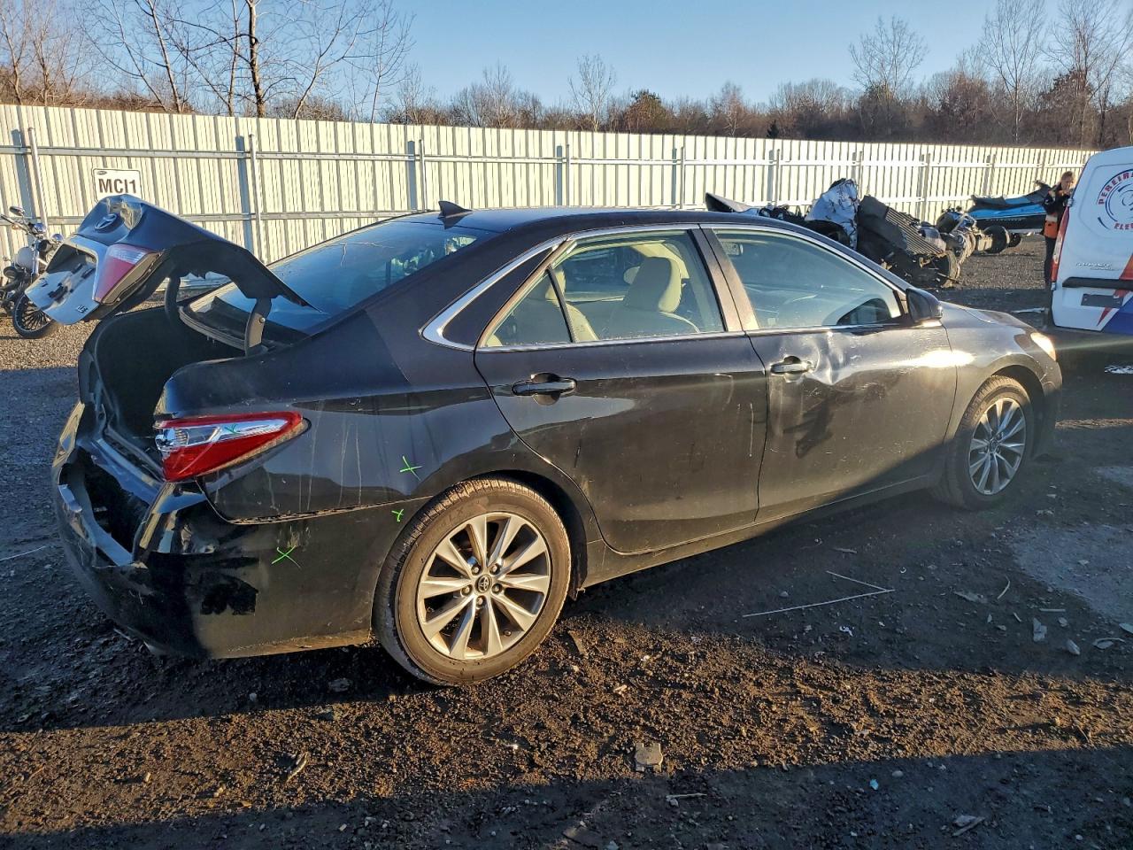 2016 TOYOTA CAMRY XSE photo 3