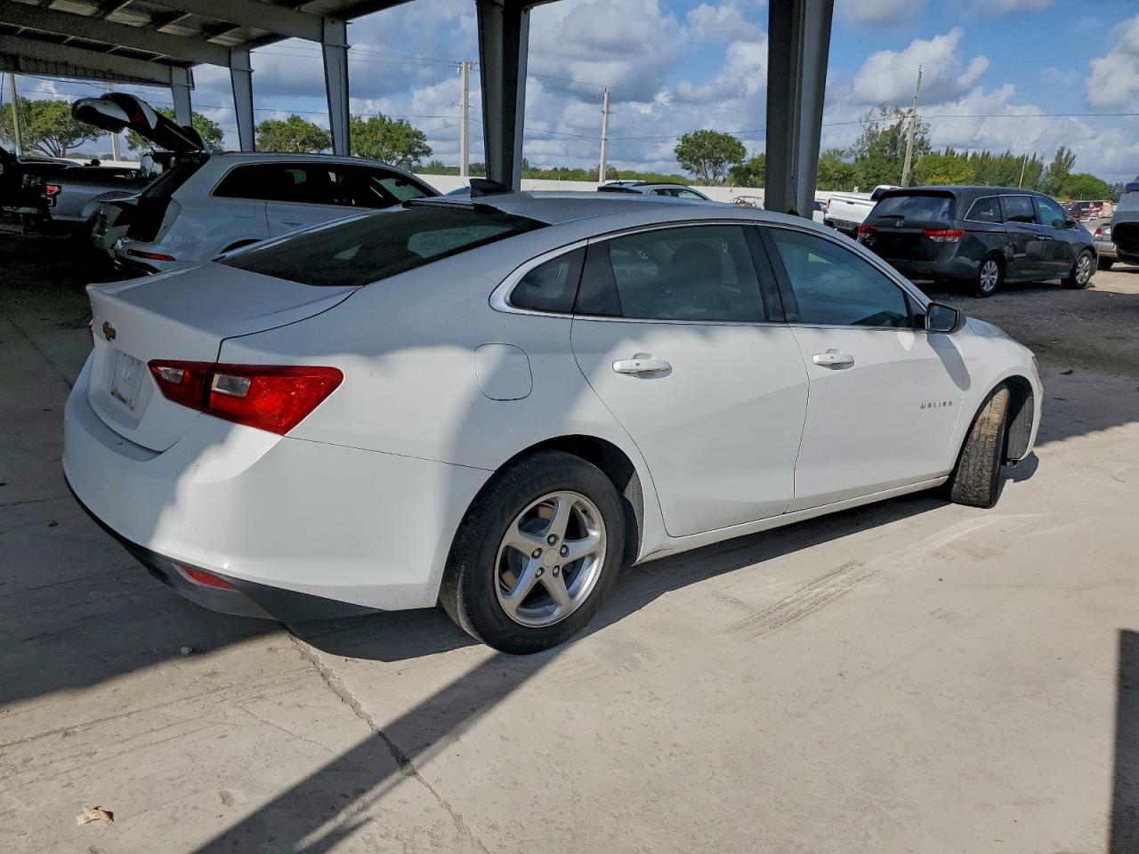 2018 CHEVROLET MALIBU LS photo 3