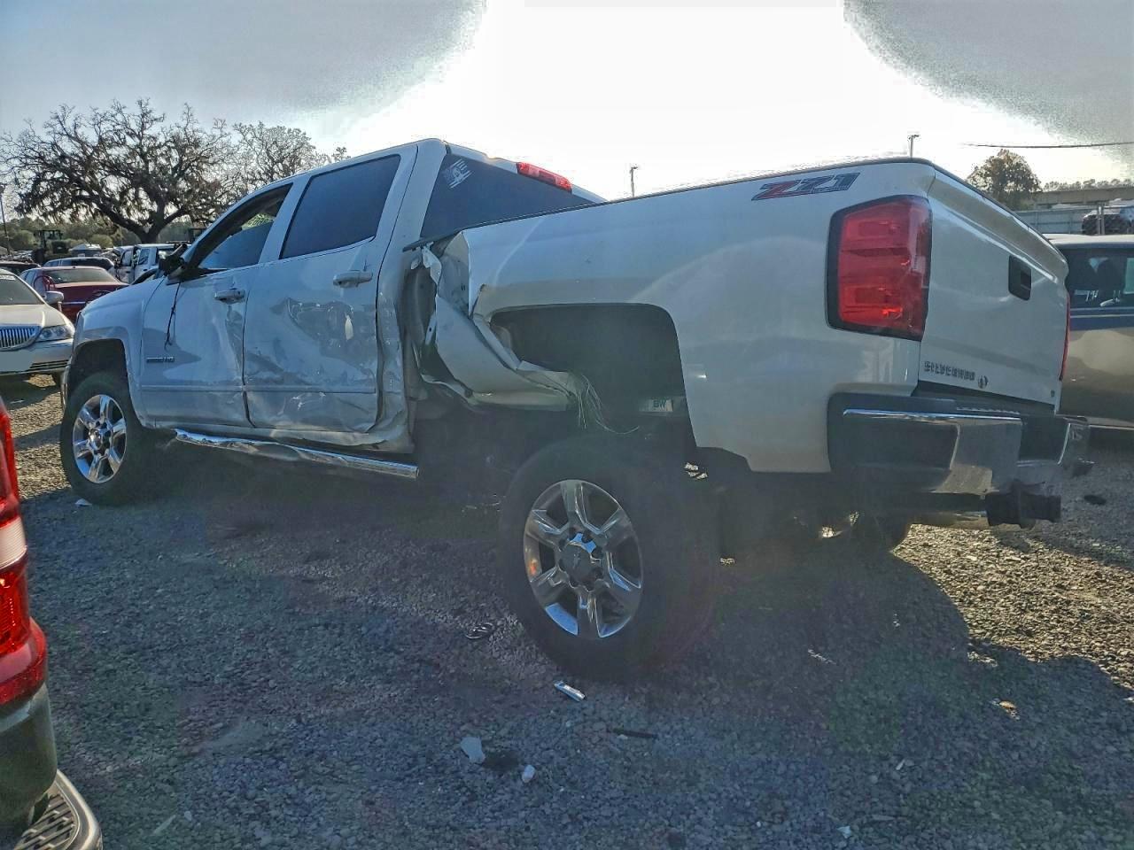 2017 CHEVROLET SILVERADO K2500 HEAVY DUTY LT photo 2