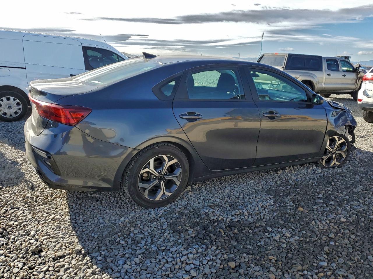 2021 KIA FORTE FE photo 3