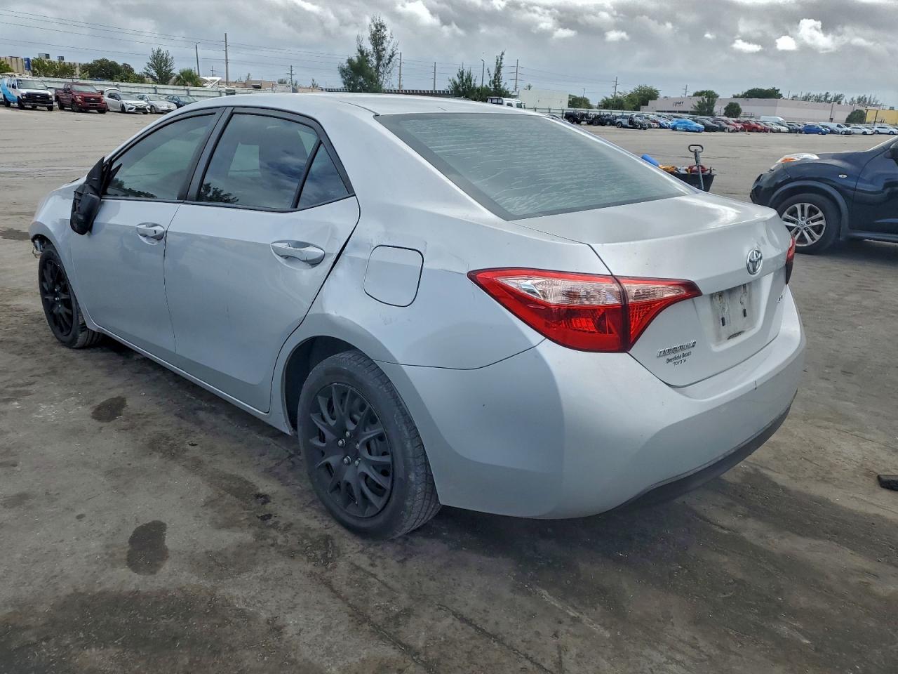 2019 TOYOTA COROLLA L photo 2