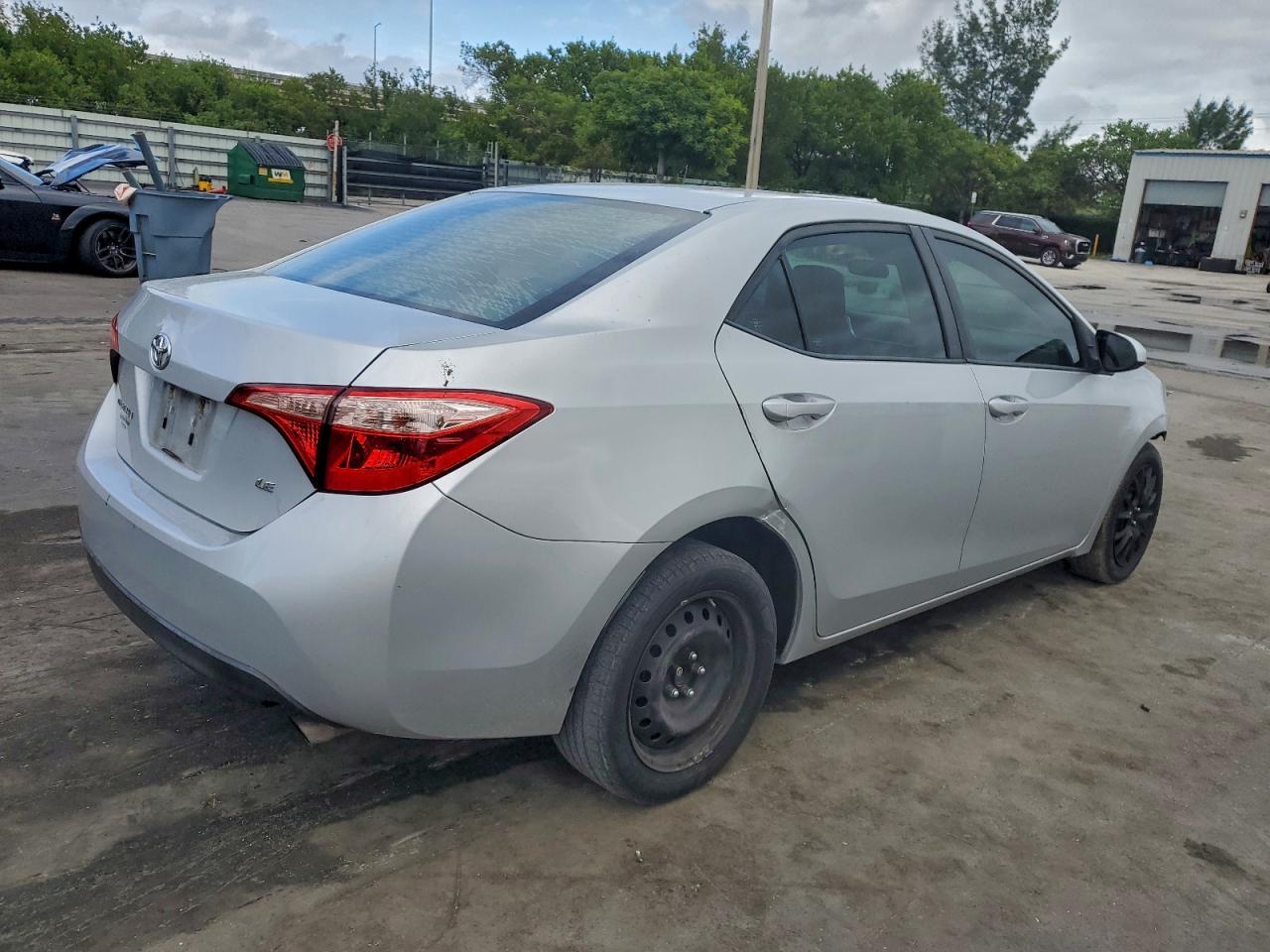 2019 TOYOTA COROLLA L photo 3