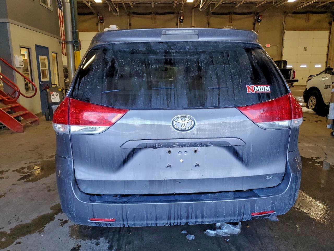 2014 TOYOTA SIENNA LE photo 6