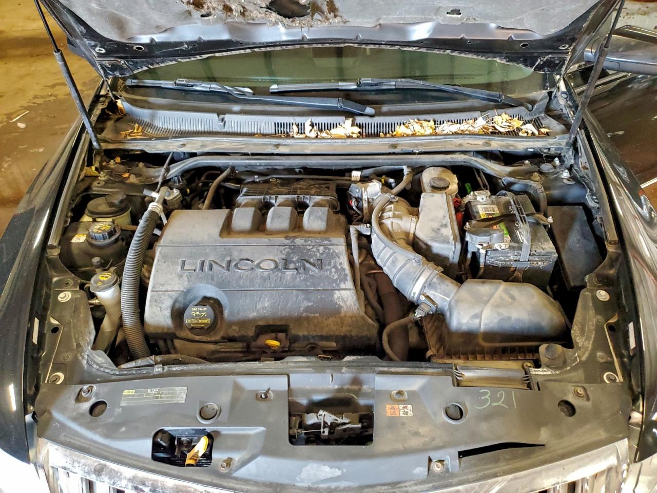 2010 LINCOLN MKS photo 11