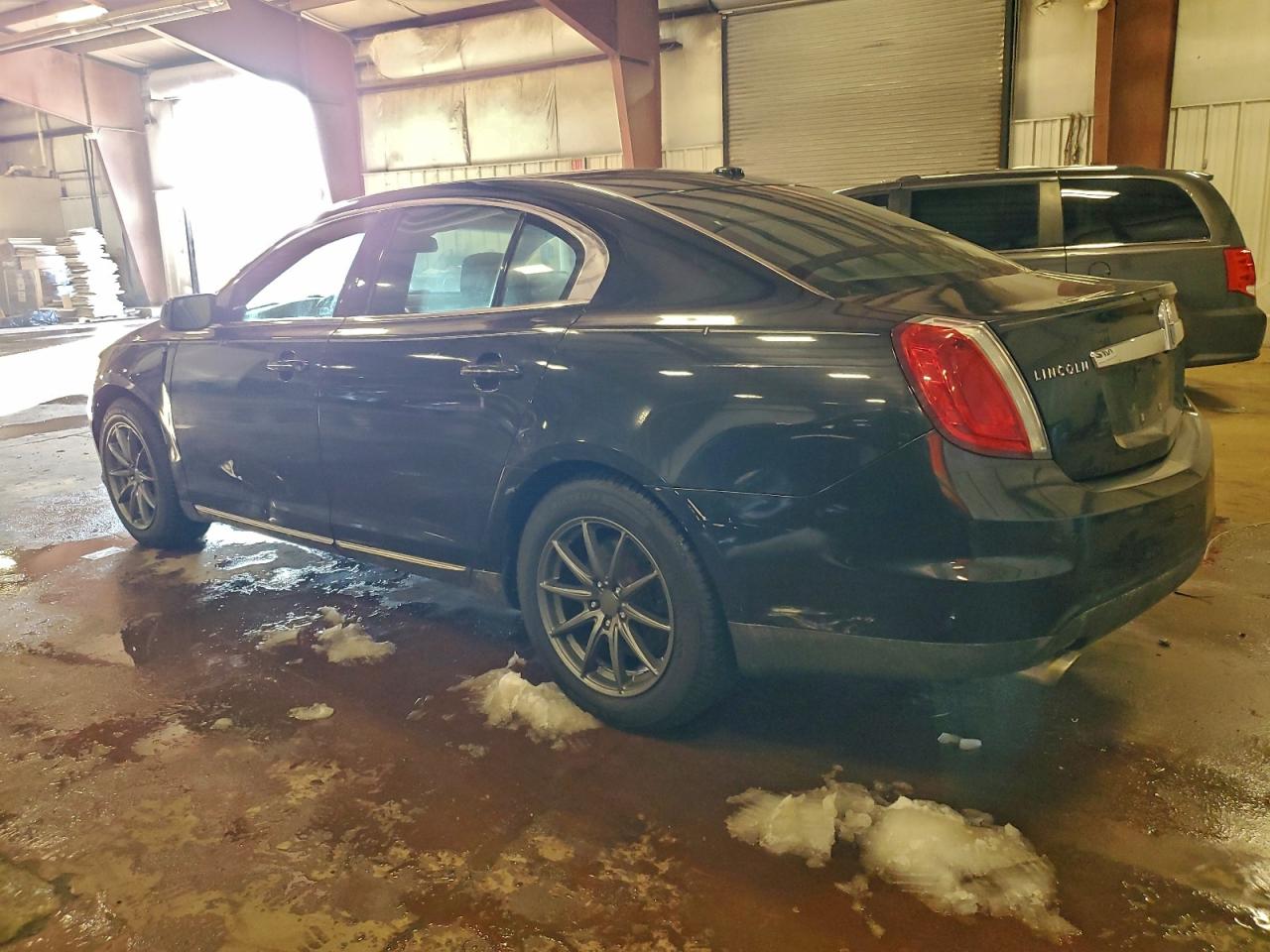 2010 LINCOLN MKS photo 2