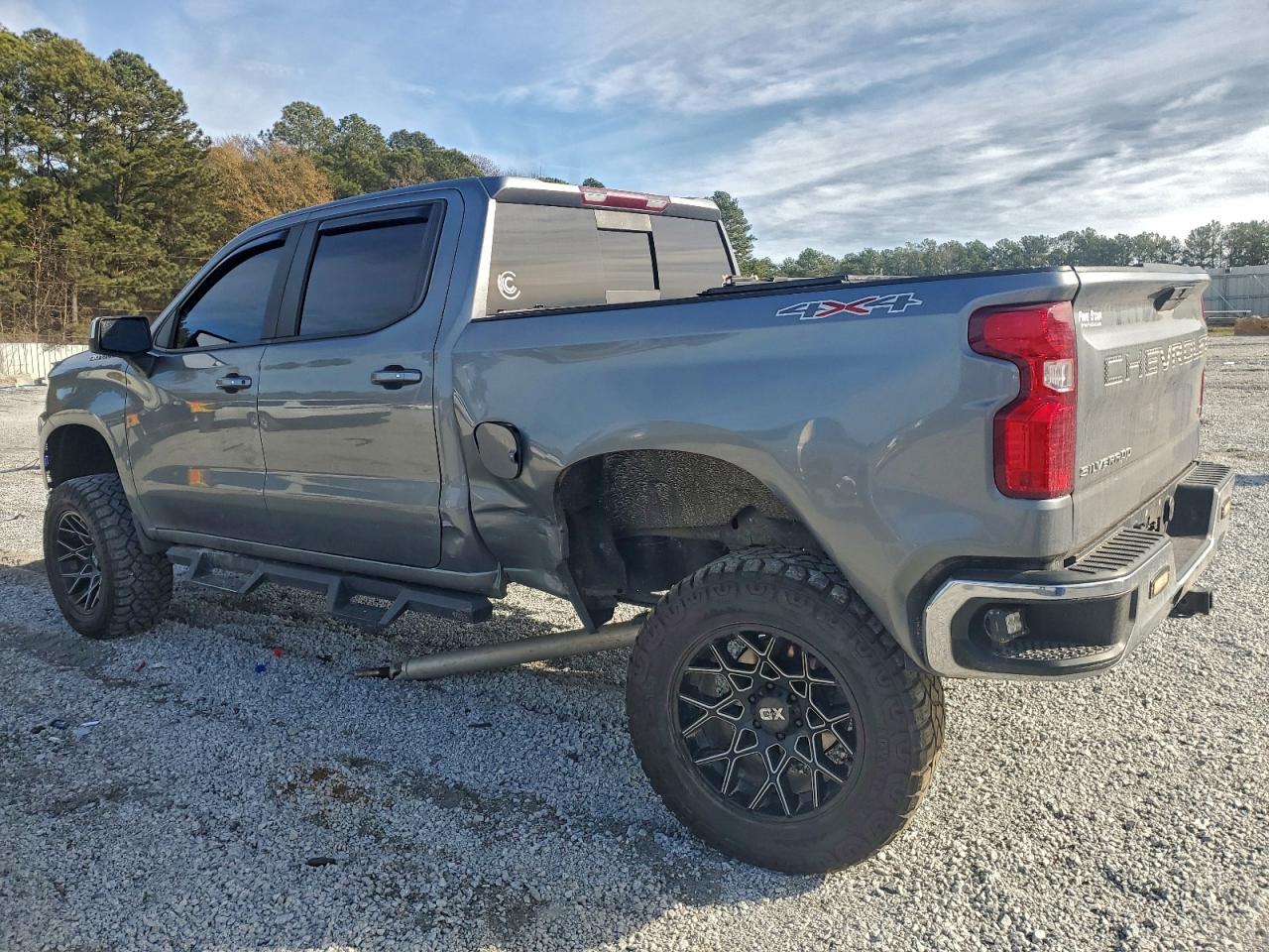 2019 CHEVROLET SILVERADO K1500 LT photo 2