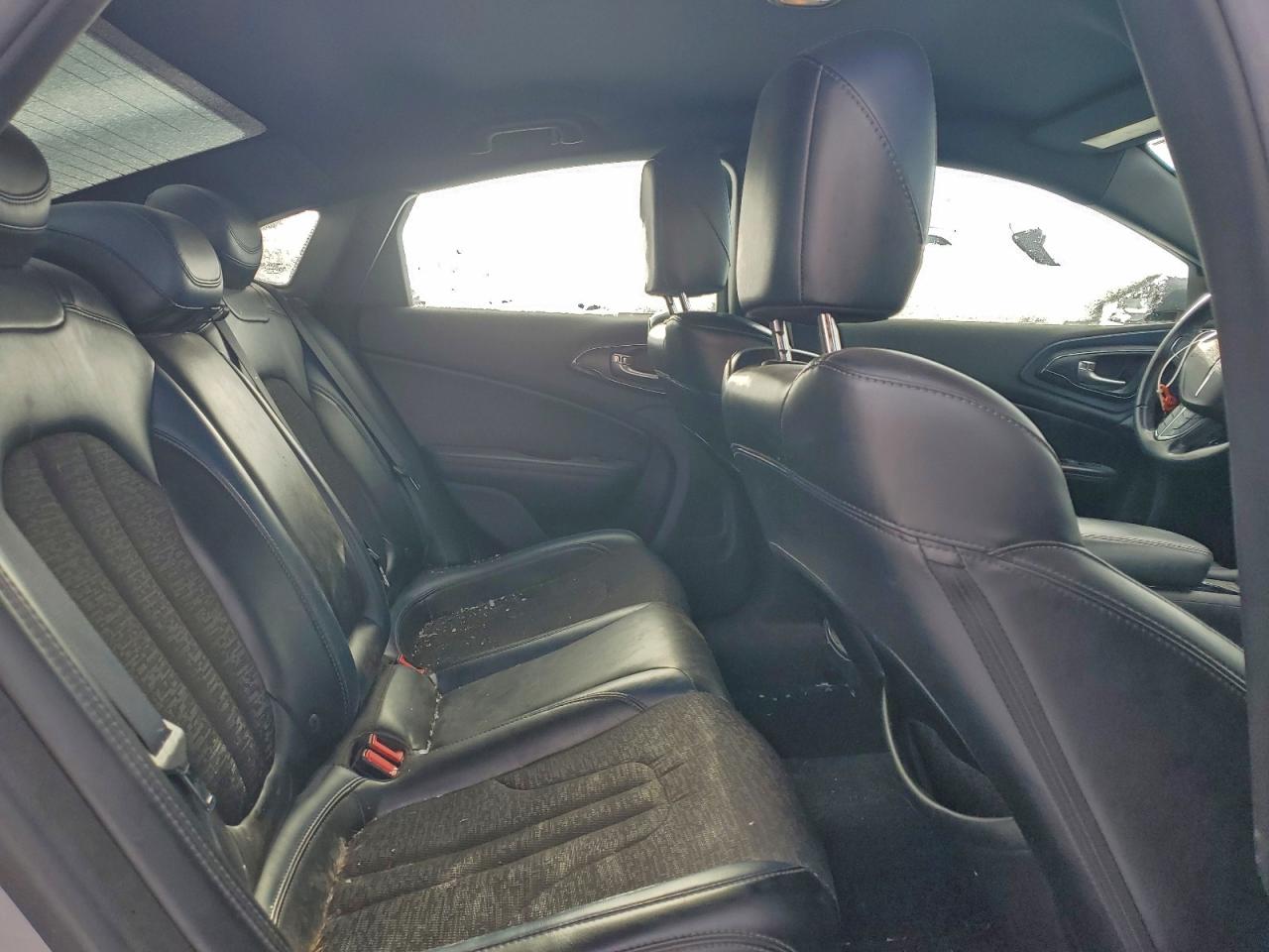 2016 CHRYSLER 200 S photo 10