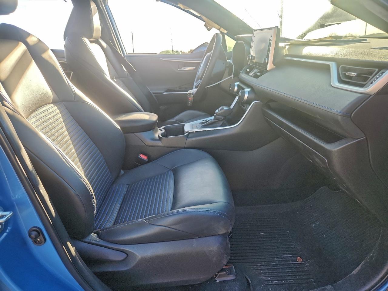 2022 TOYOTA RAV4 XSE photo 19