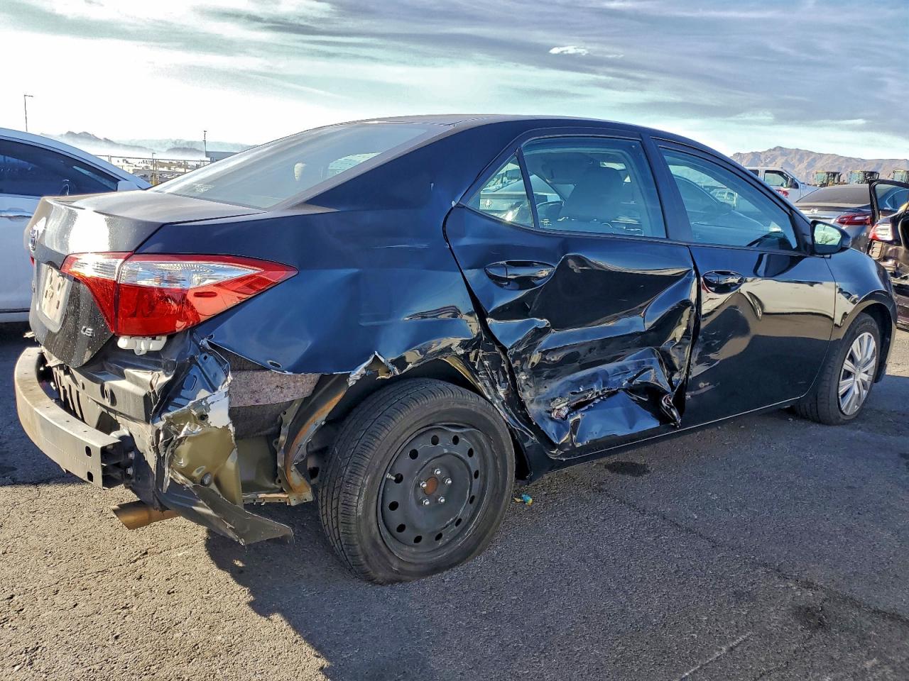 2016 TOYOTA COROLLA LE photo 3