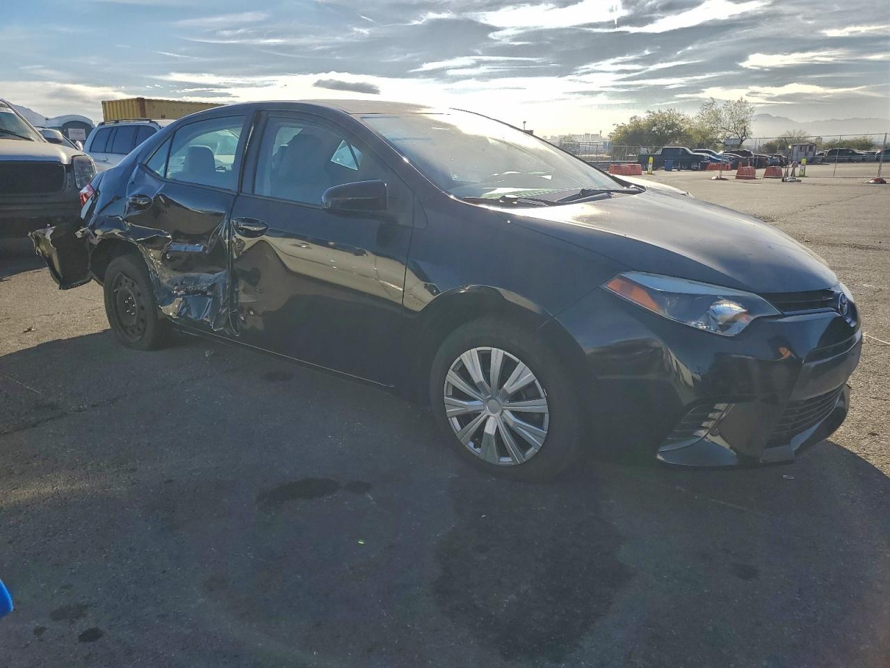 2016 TOYOTA COROLLA LE photo 4