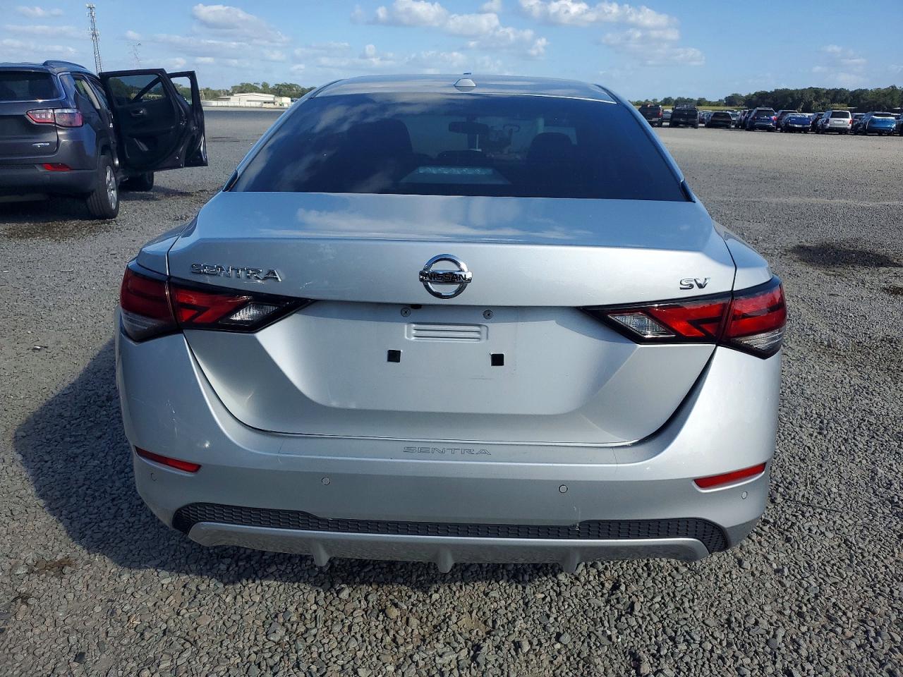 2022 NISSAN SENTRA SV photo 6