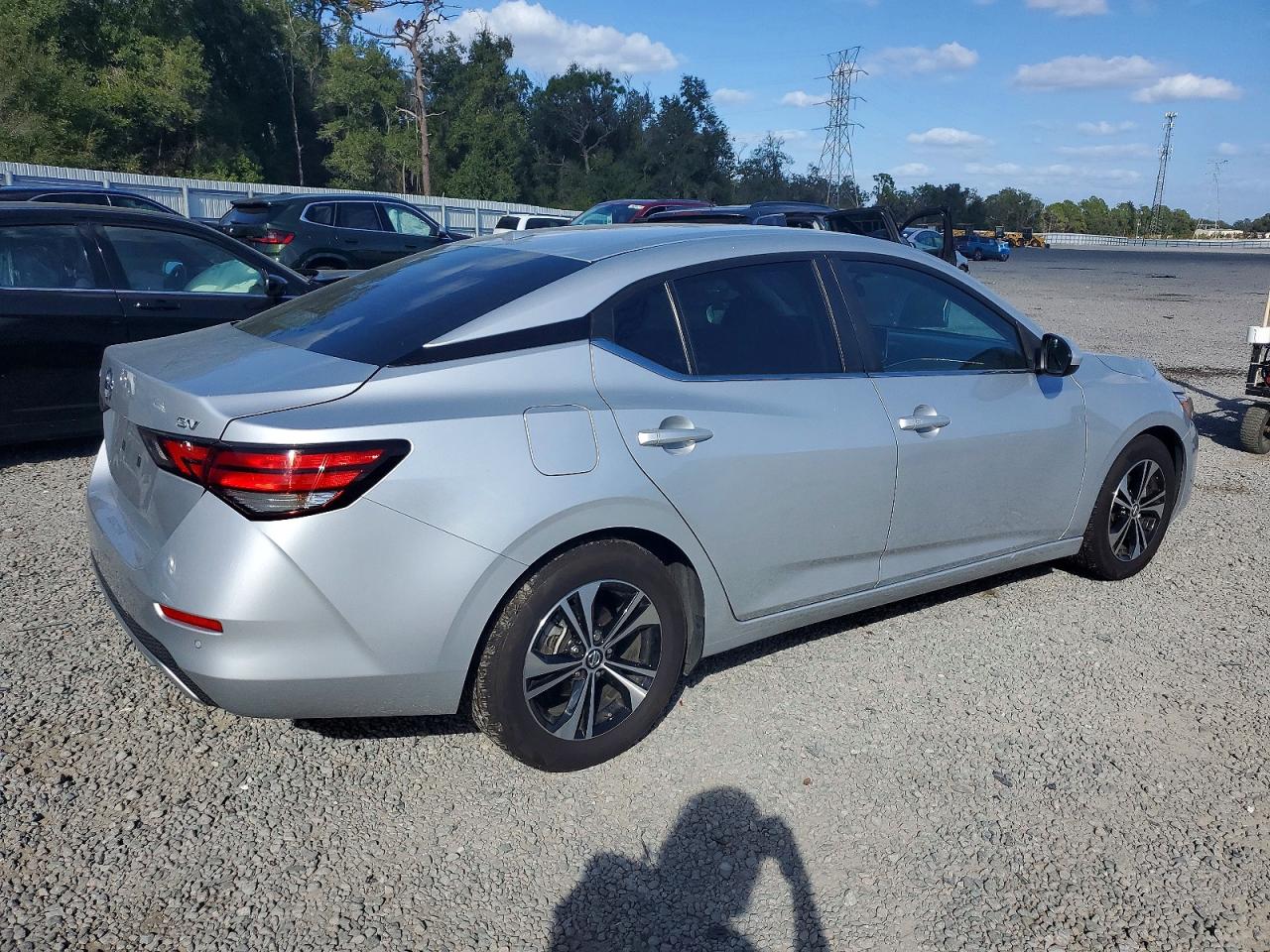 2022 NISSAN SENTRA SV photo 3