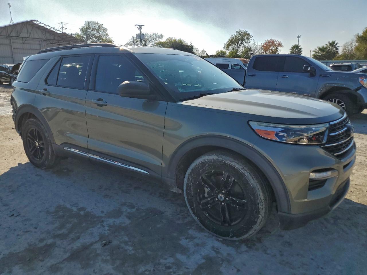 2020 FORD EXPLORER XLT photo 4