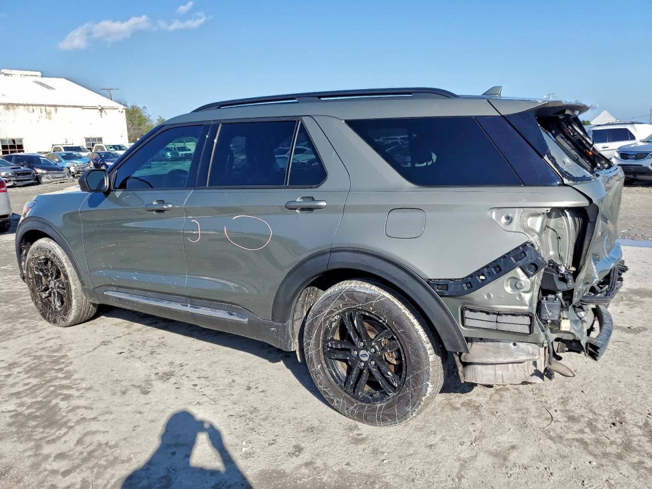 2020 FORD EXPLORER XLT photo 2