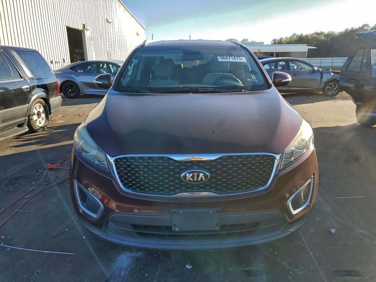 2017 KIA SORENTO LX photo 5