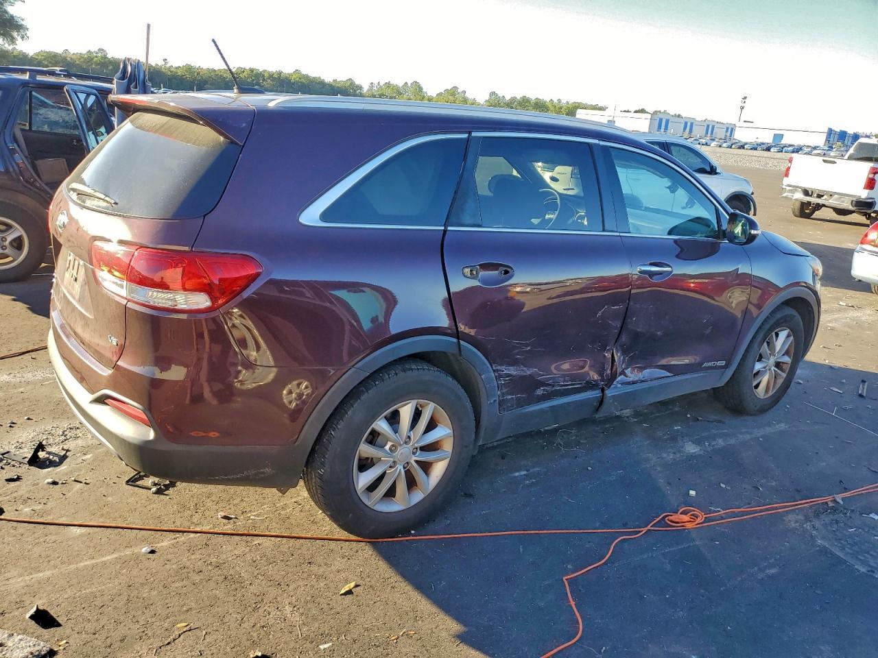 2017 KIA SORENTO LX photo 3