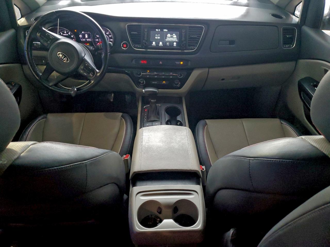 2018 KIA SEDONA LX photo 8