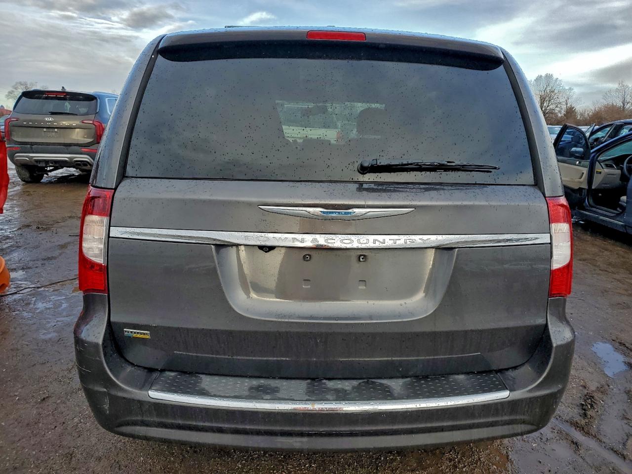 2015 CHRYSLER TOWN & COUNTRY TOURING photo 6