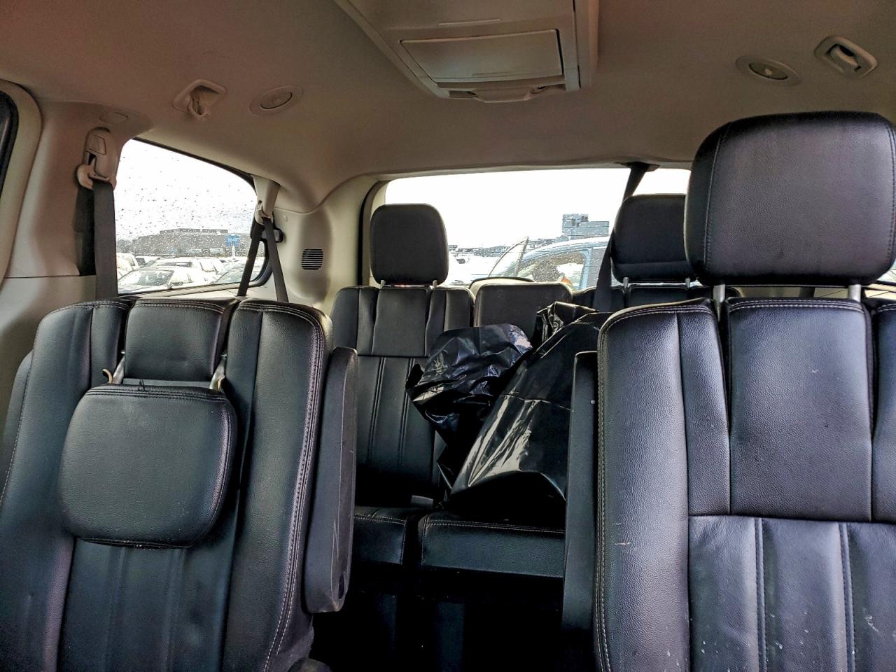 2015 CHRYSLER TOWN & COUNTRY TOURING photo 10
