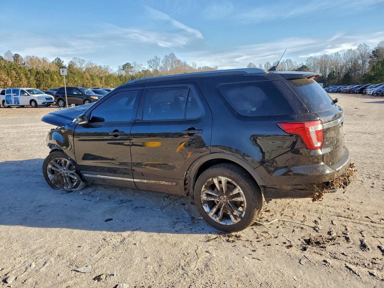 2018 FORD EXPLORER XLT photo 2
