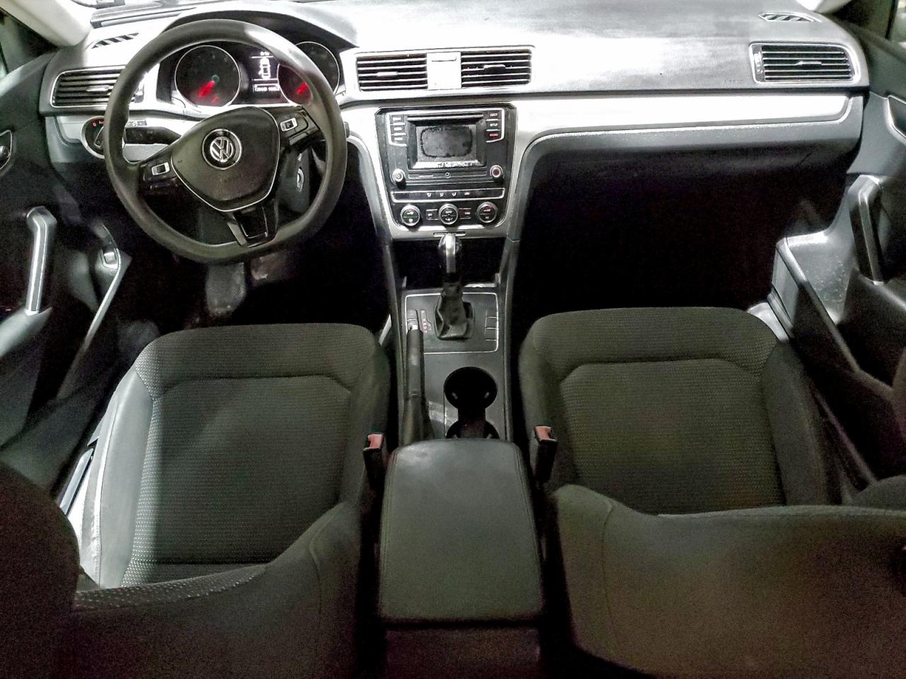 2017 VOLKSWAGEN PASSAT S photo 8