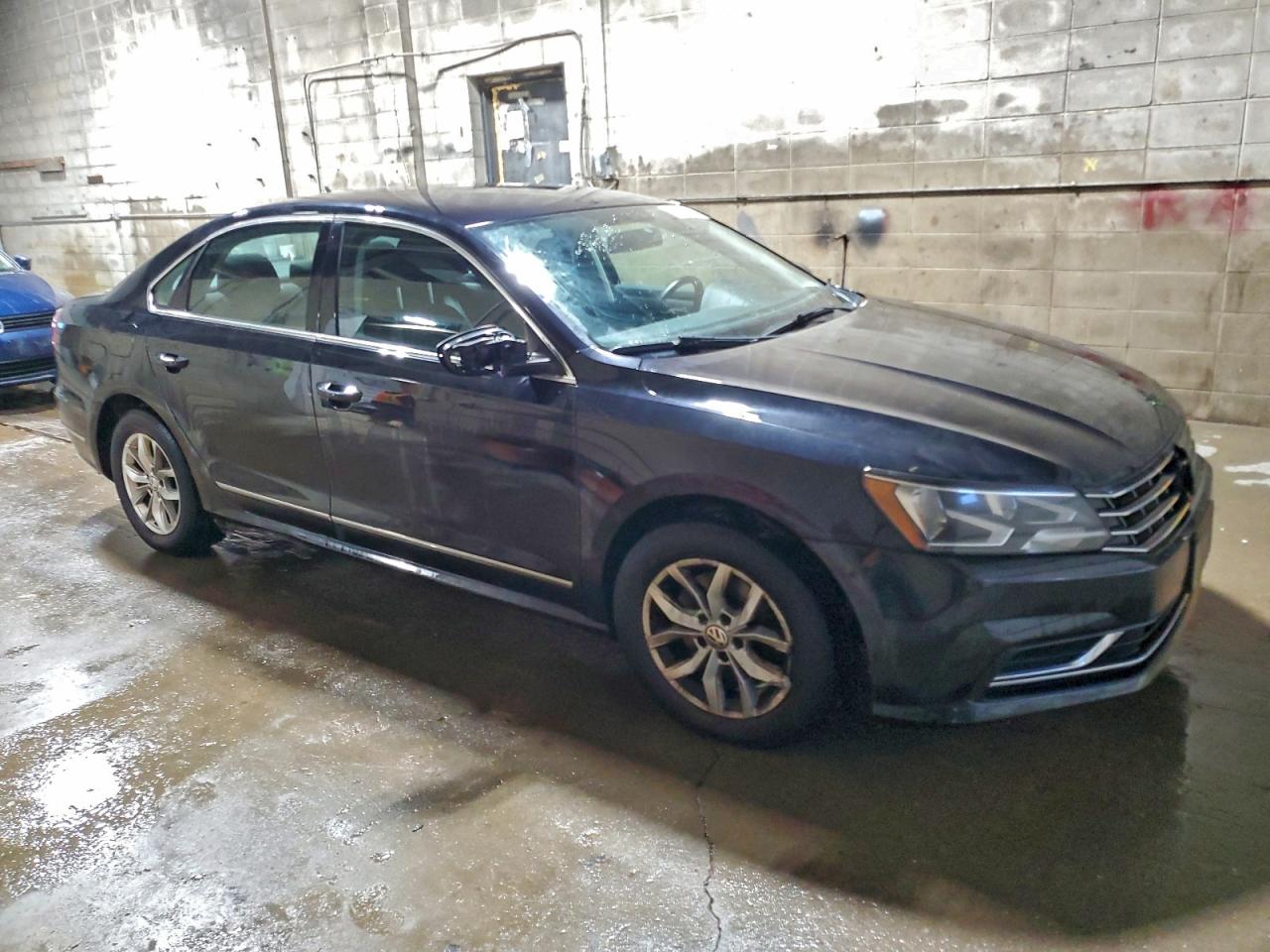 2017 VOLKSWAGEN PASSAT S photo 4