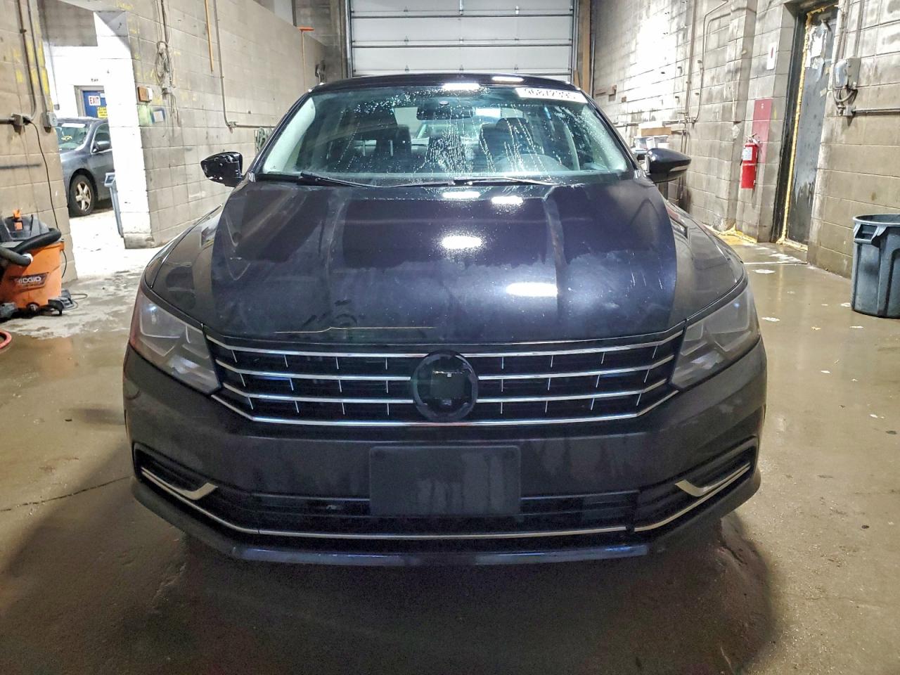 2017 VOLKSWAGEN PASSAT S photo 5