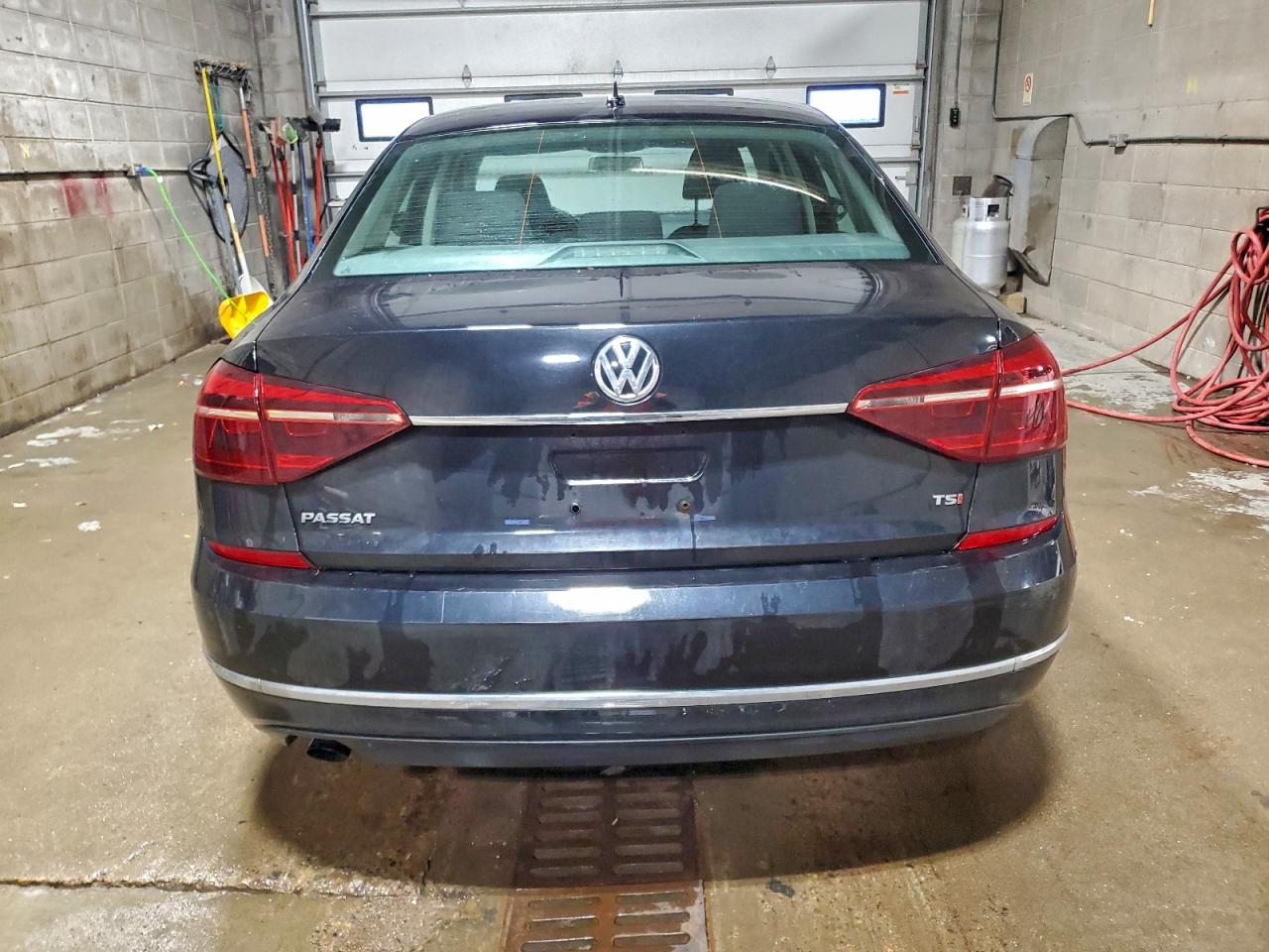 2017 VOLKSWAGEN PASSAT S photo 6