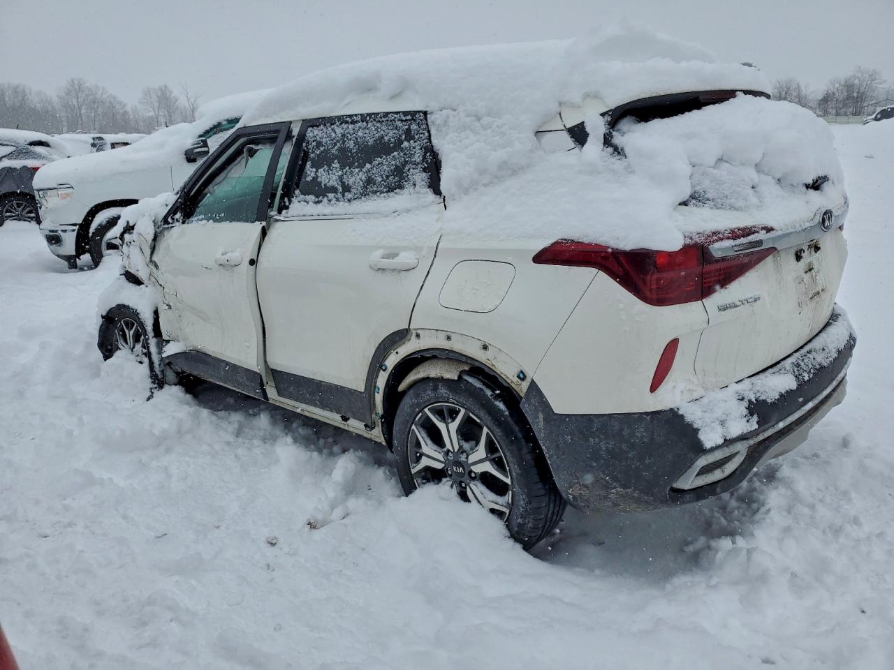 2021 KIA SELTOS EX photo 2