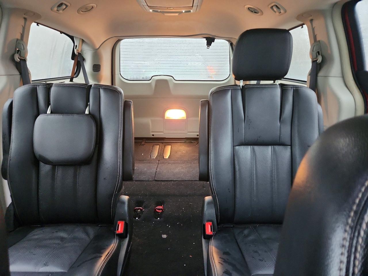 2015 CHRYSLER TOWN & COUNTRY TOURING L photo 10