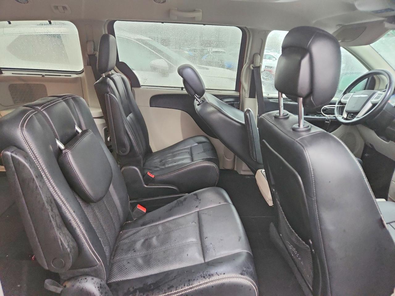 2015 CHRYSLER TOWN & COUNTRY TOURING L photo 11