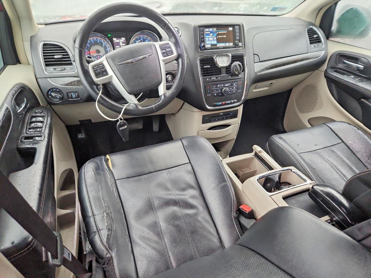 2015 CHRYSLER TOWN & COUNTRY TOURING L photo 8