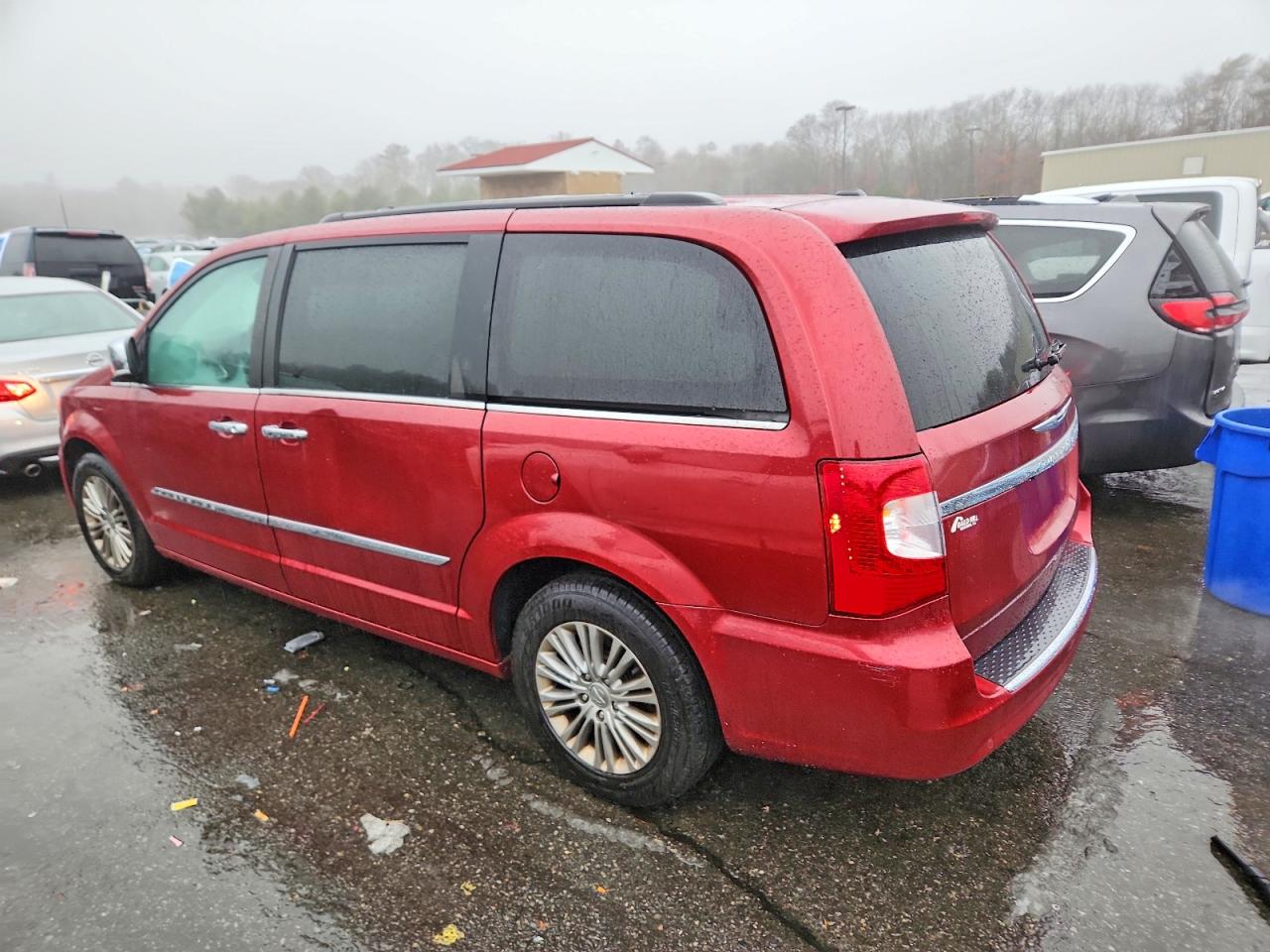 2015 CHRYSLER TOWN & COUNTRY TOURING L photo 2