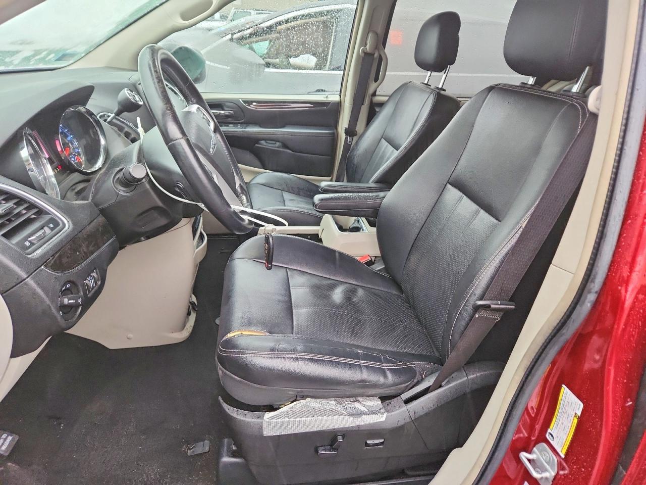 2015 CHRYSLER TOWN & COUNTRY TOURING L photo 7
