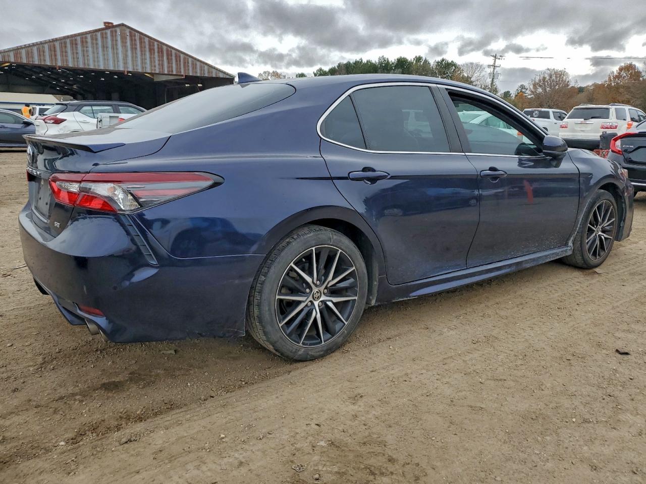 2021 TOYOTA CAMRY SE photo 3