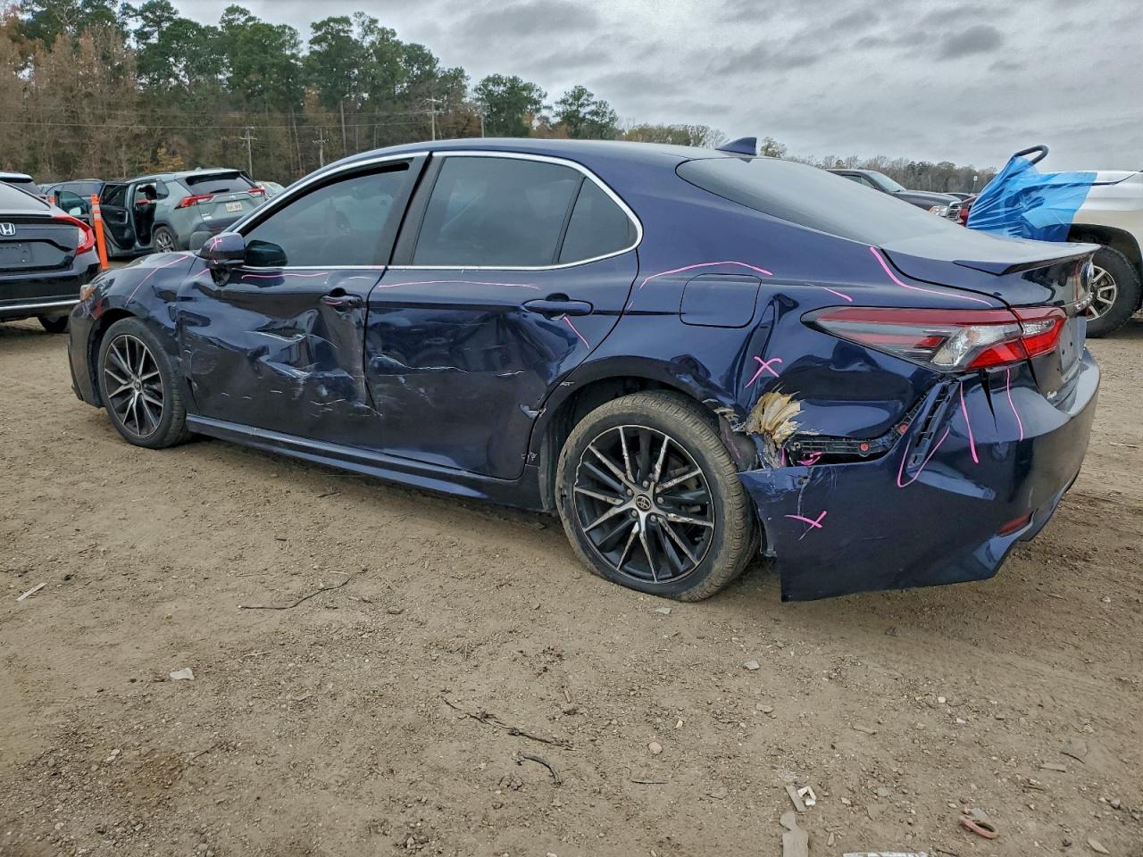 2021 TOYOTA CAMRY SE photo 2