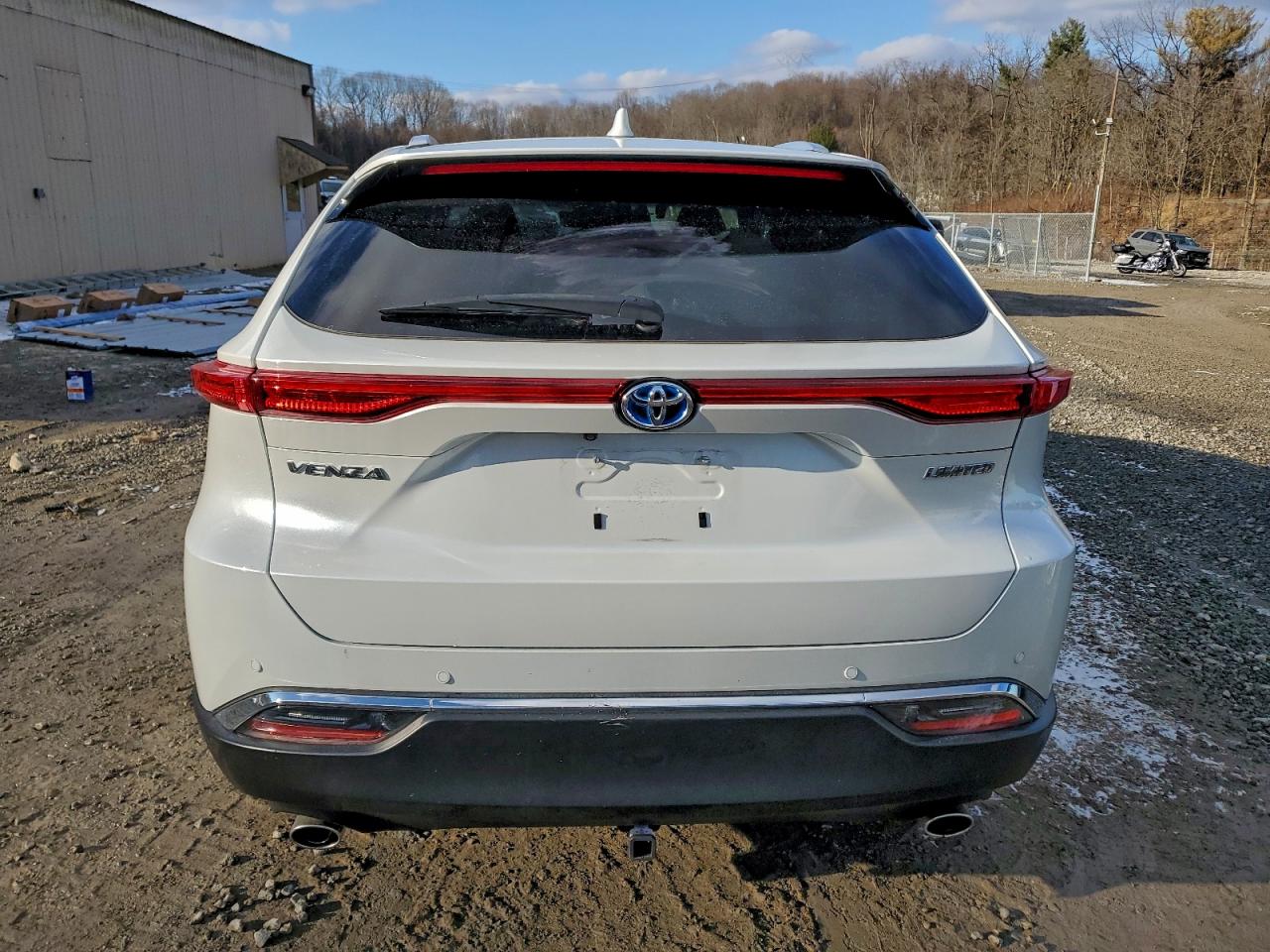 2024 TOYOTA VENZA LE photo 6