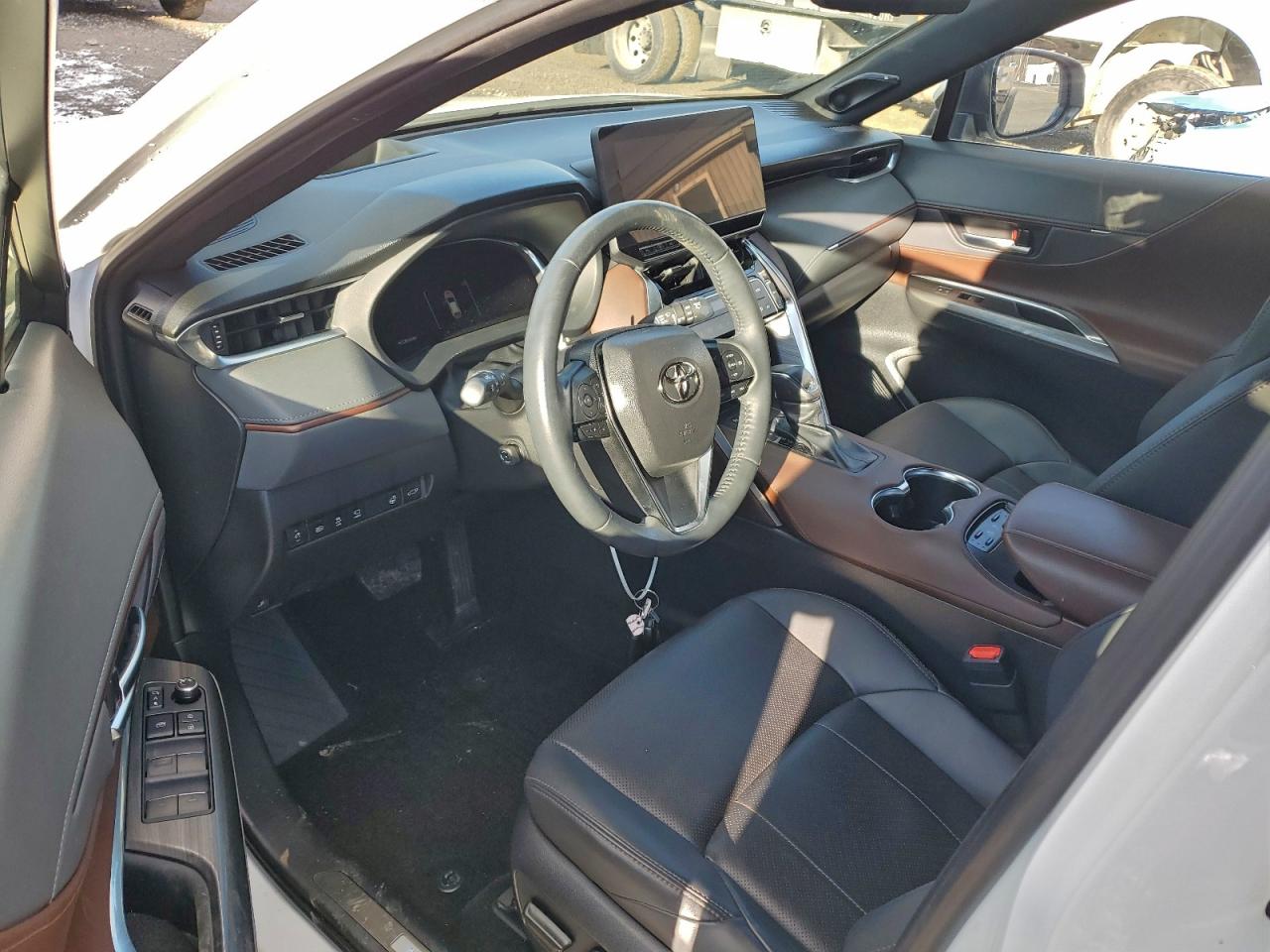 2024 TOYOTA VENZA LE photo 8
