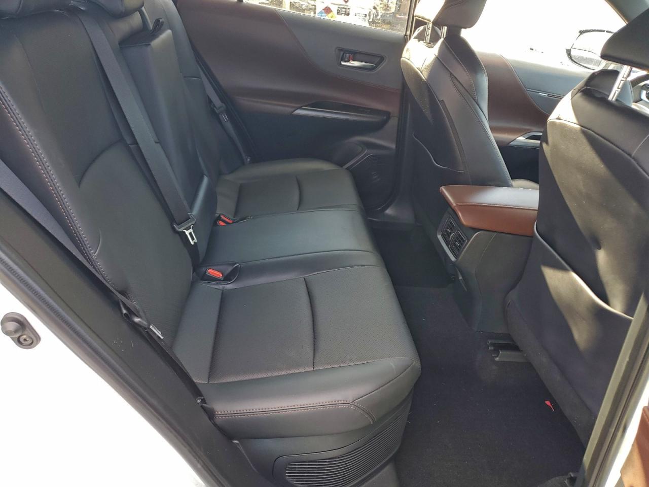 2024 TOYOTA VENZA LE photo 11