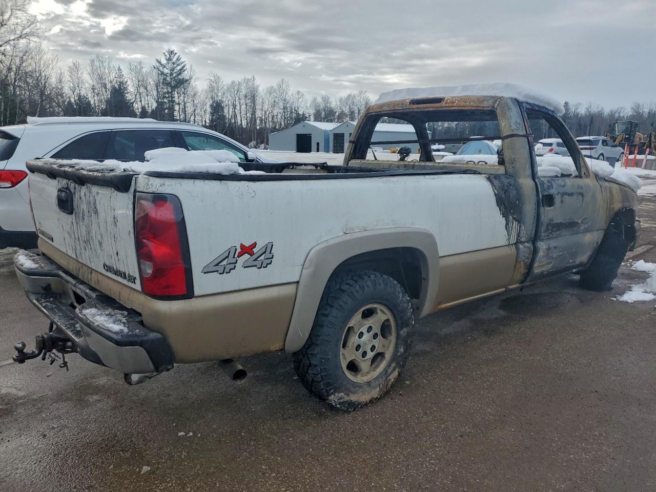 2004 CHEVROLET SILVERADO K1500 photo 3