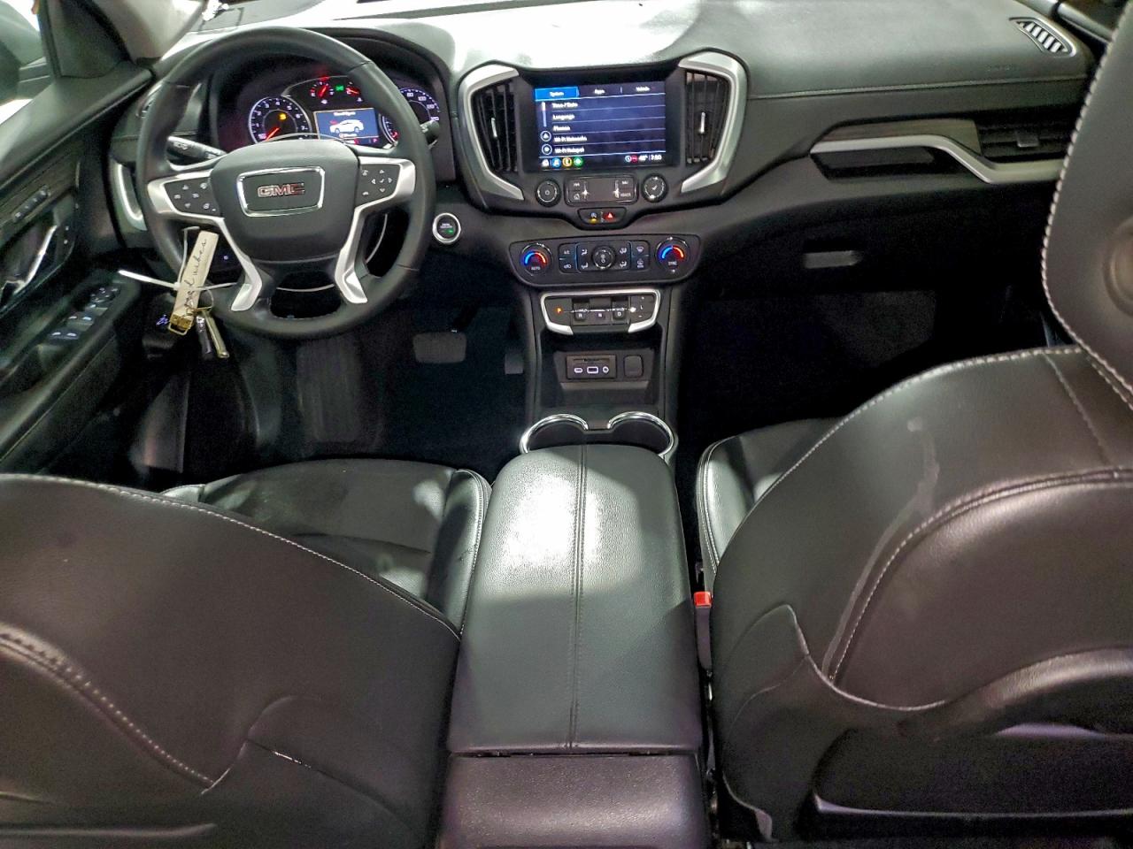 2024 GMC TERRAIN SLT photo 8