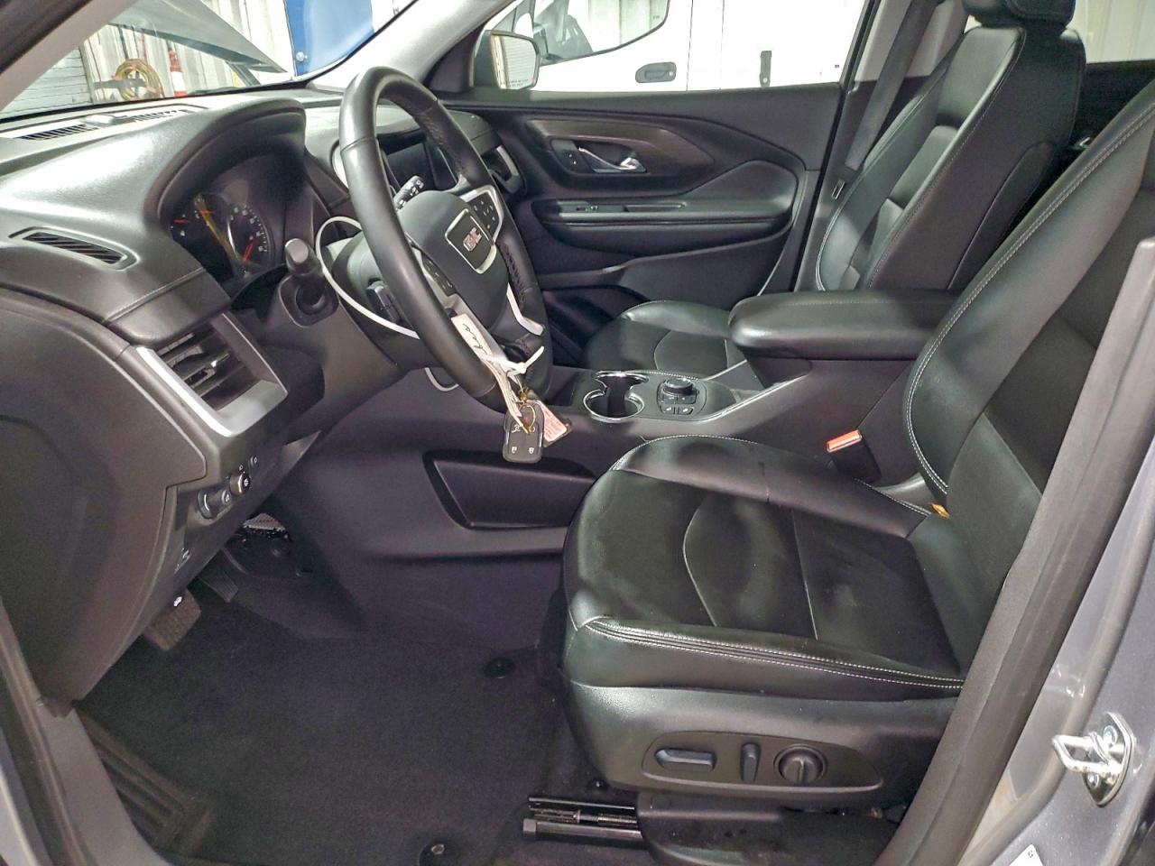 2024 GMC TERRAIN SLT photo 7