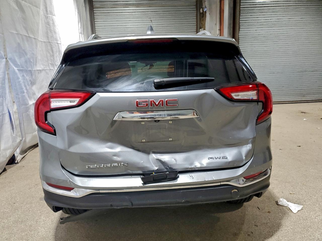 2024 GMC TERRAIN SLT photo 6