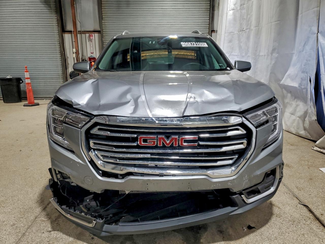 2024 GMC TERRAIN SLT photo 5