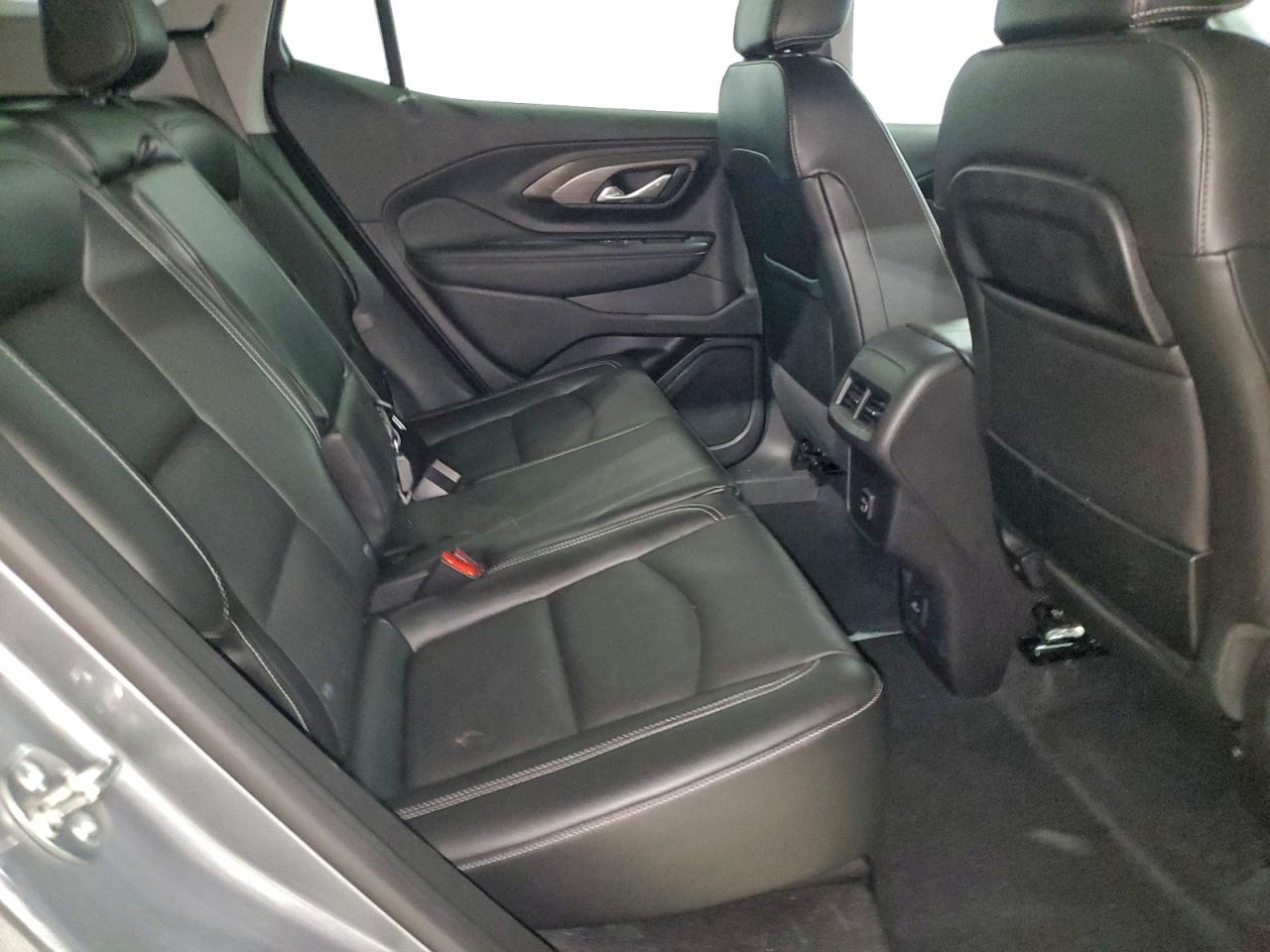2024 GMC TERRAIN SLT photo 11