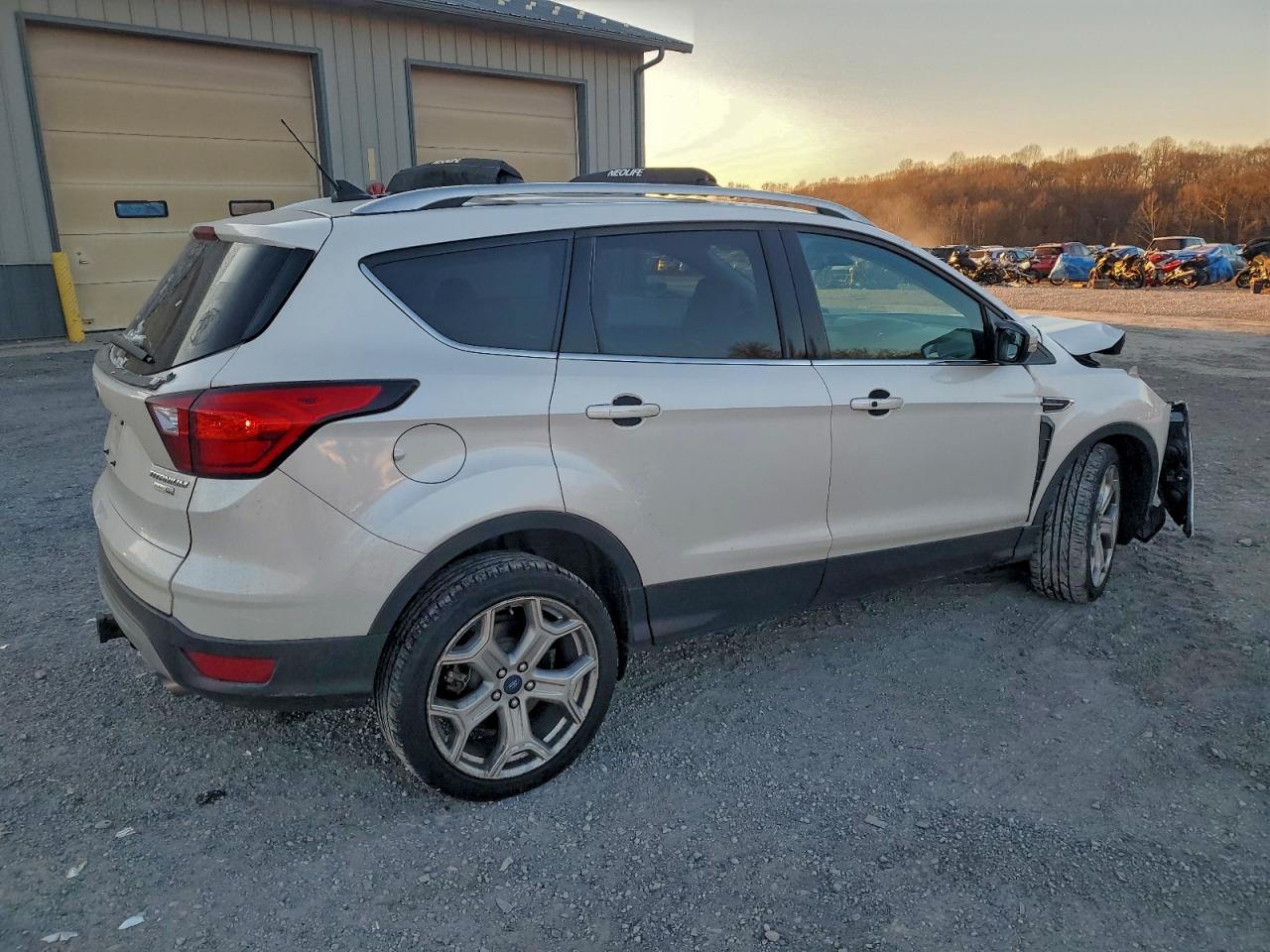 2019 FORD ESCAPE TITANIUM photo 3