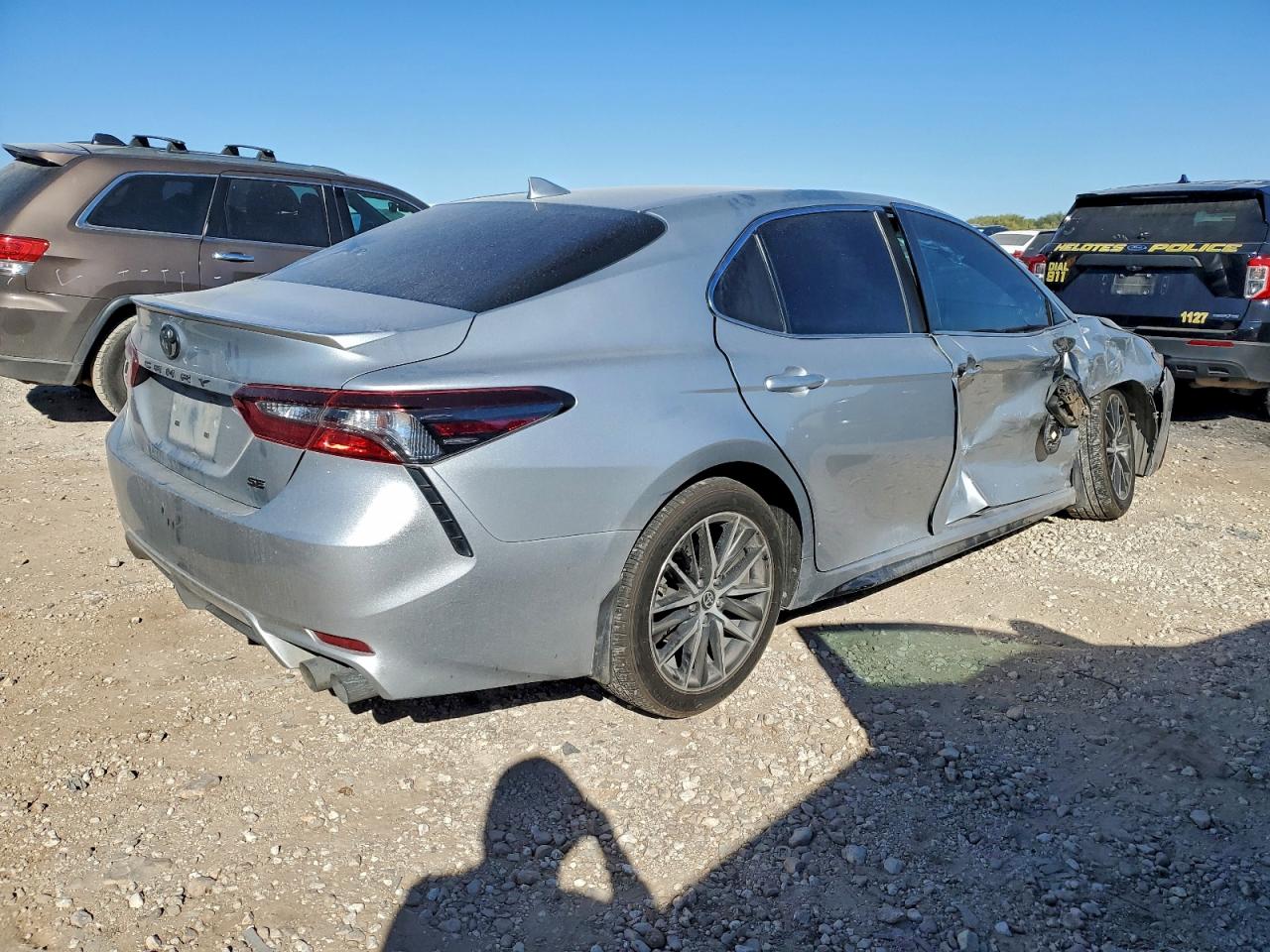 2022 TOYOTA CAMRY SE photo 3
