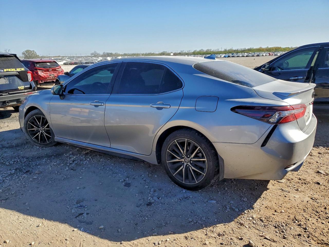 2022 TOYOTA CAMRY SE photo 2